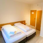 24-7 Stadthotel מלון 2*