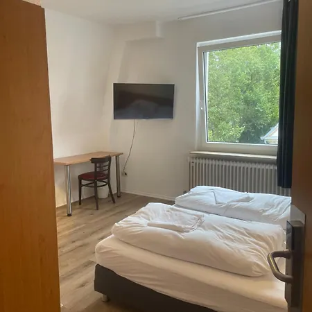 24-7 Stadthotel מלון