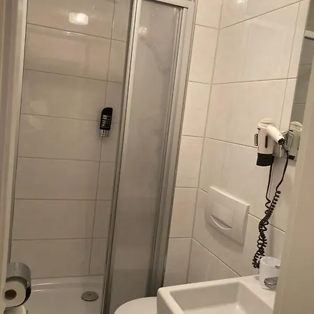 24-7 Stadthotel מלון 2*