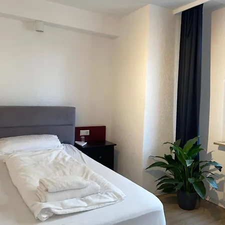 特拉斯特公寓酒店 酒店