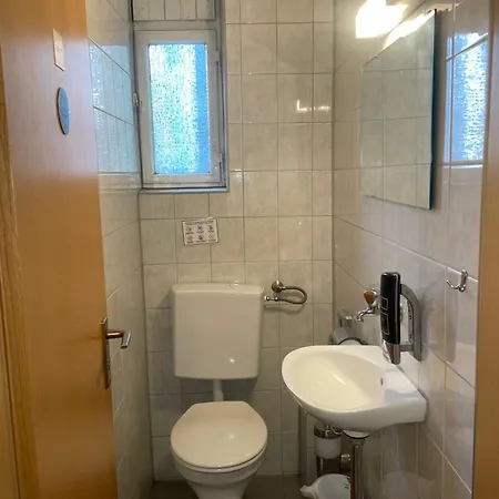 מלון 24-7 Stadthotel 2*