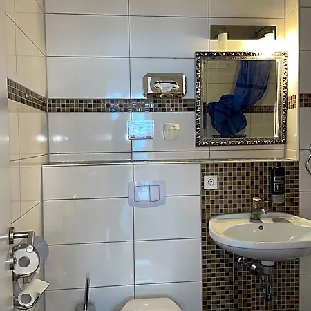 24-7 Stadthotel מלון