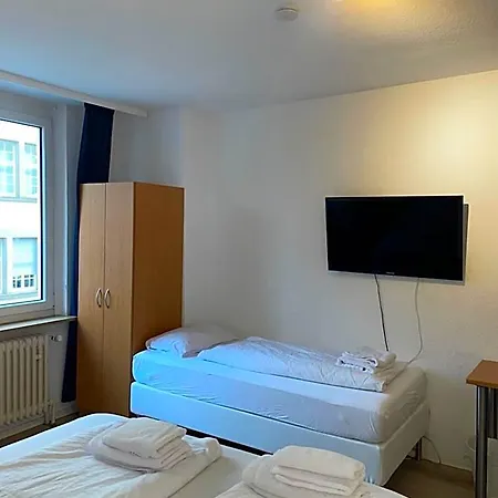24-7 Stadthotel מלון