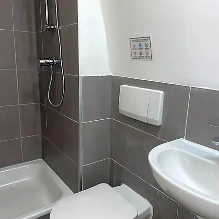 מלון 24-7 Stadthotel שטוטגרט
