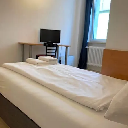 מלון 24-7 Stadthotel